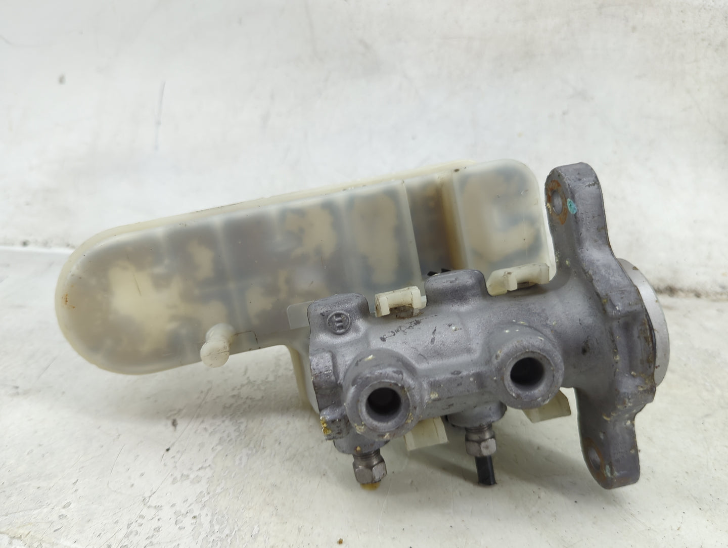 2007-2010 Chrysler Sebring Brake Master Cylinder 1492349 - Oemusedautoparts1.com