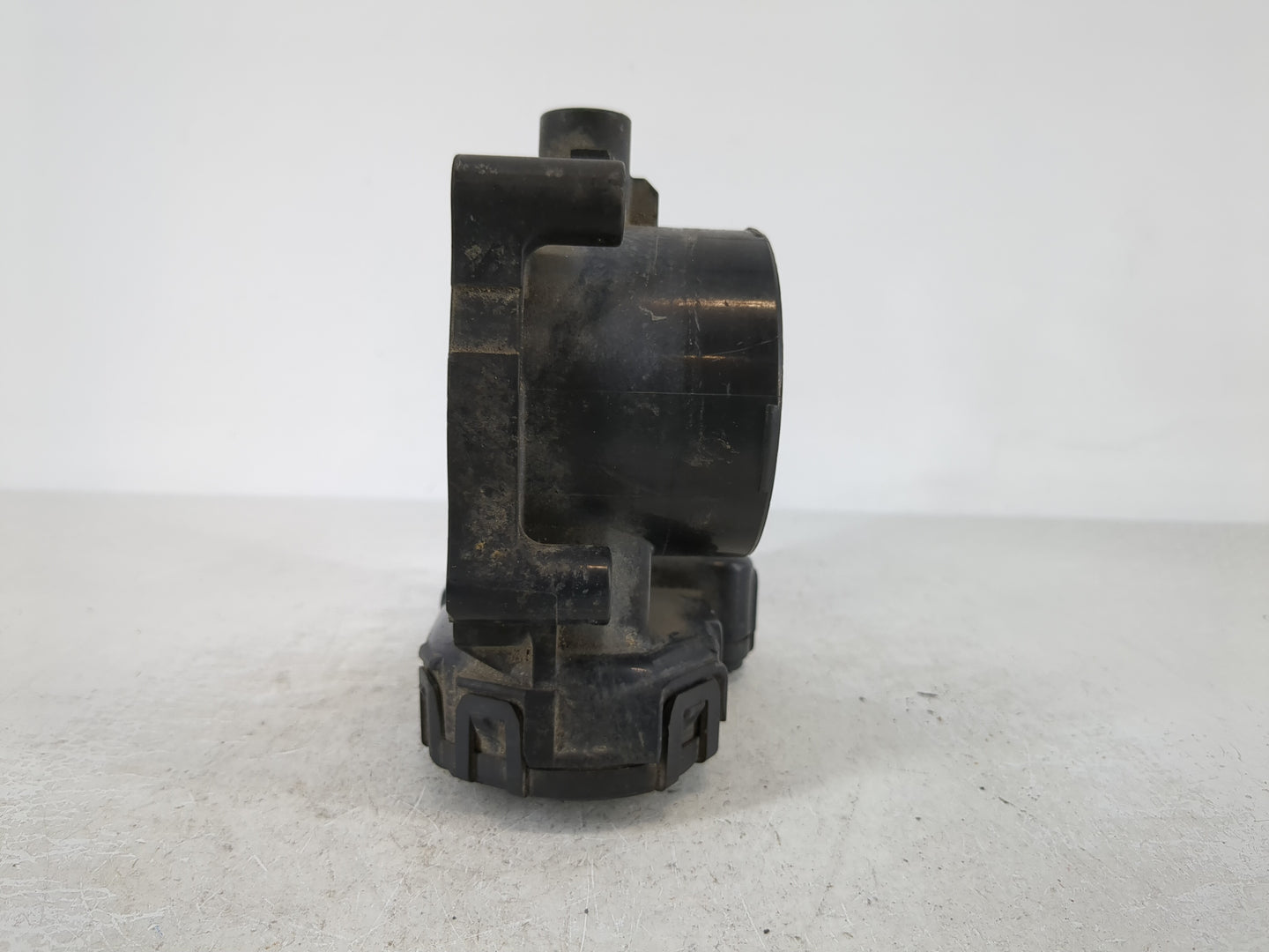 2008-2010 Chrysler Town & Country Throttle Body P/N:045938358AA Fits Fits 2008 2009 2010 2011 OEM Used Auto Parts - Oemuseda
