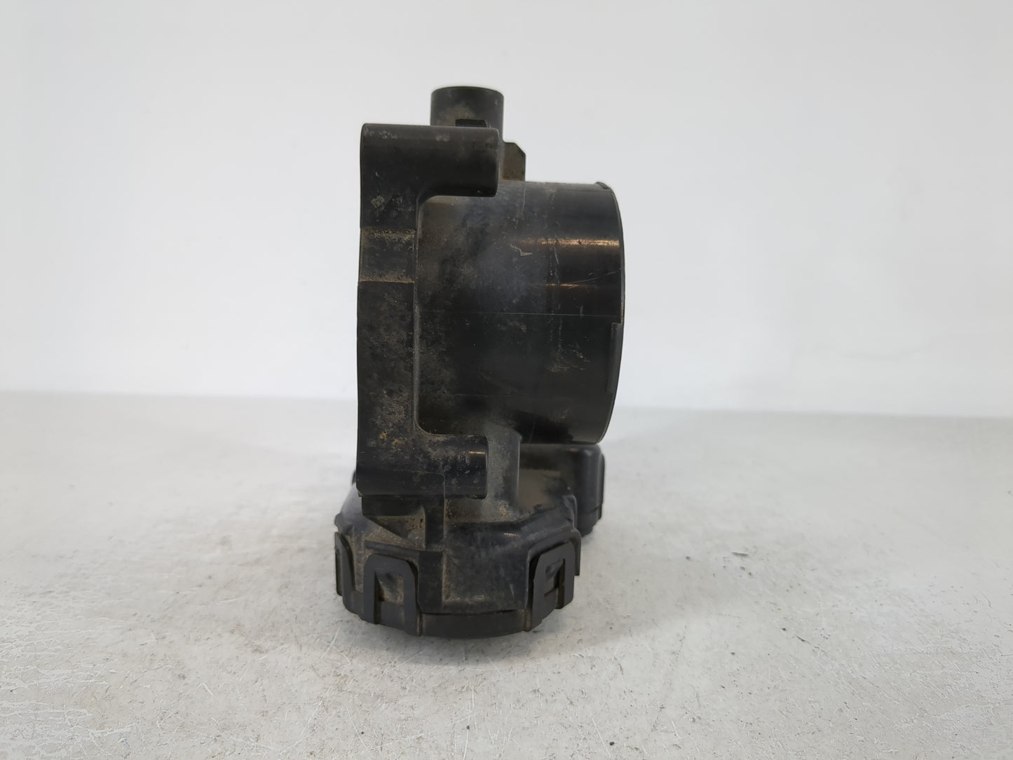 2008-2010 Chrysler Town & Country Throttle Body P/N:045938358AA Fits Fits 2008 2009 2010 2011 OEM Used Auto Parts - Oemuseda