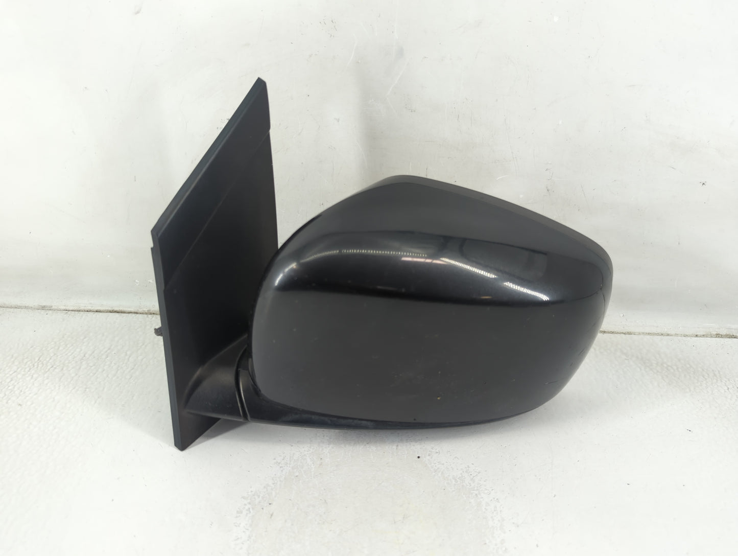 2008-2010 Chrysler Town & Country Driver Side View Mirror - Left Door Mirror OEM Used - Oemusedautoparts1.com