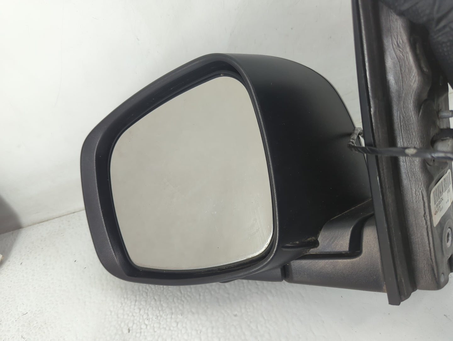 2008-2010 Chrysler Town & Country Driver Side View Mirror - Left Door Mirror OEM Used - Oemusedautoparts1.com