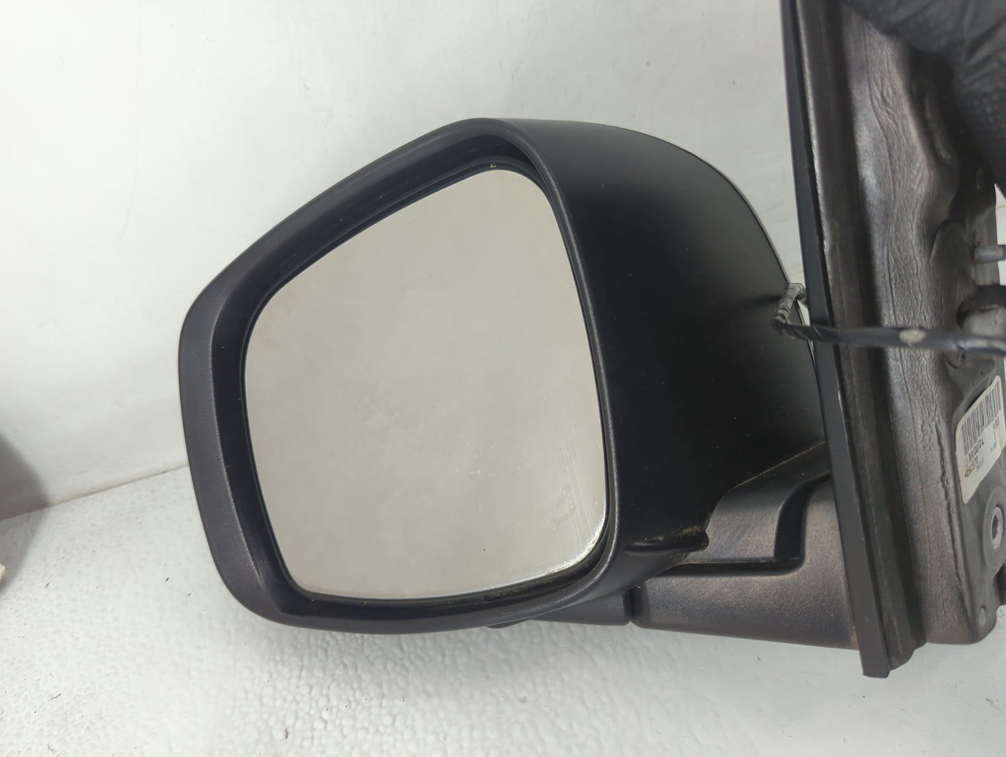 2008-2010 Chrysler Town & Country Driver Side View Mirror - Left Door Mirror OEM Used - Oemusedautoparts1.com