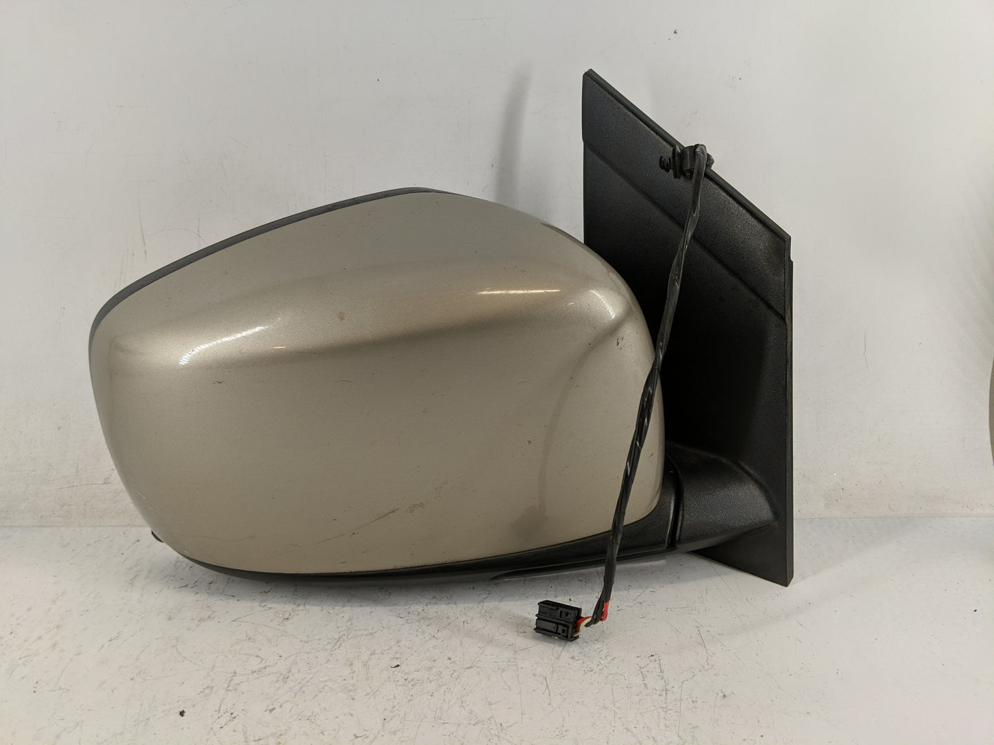 2008-2010 Chrysler Town & Country Passenger Side View Mirror - Right Door Mirror OEM Used - Oemusedautoparts1.com