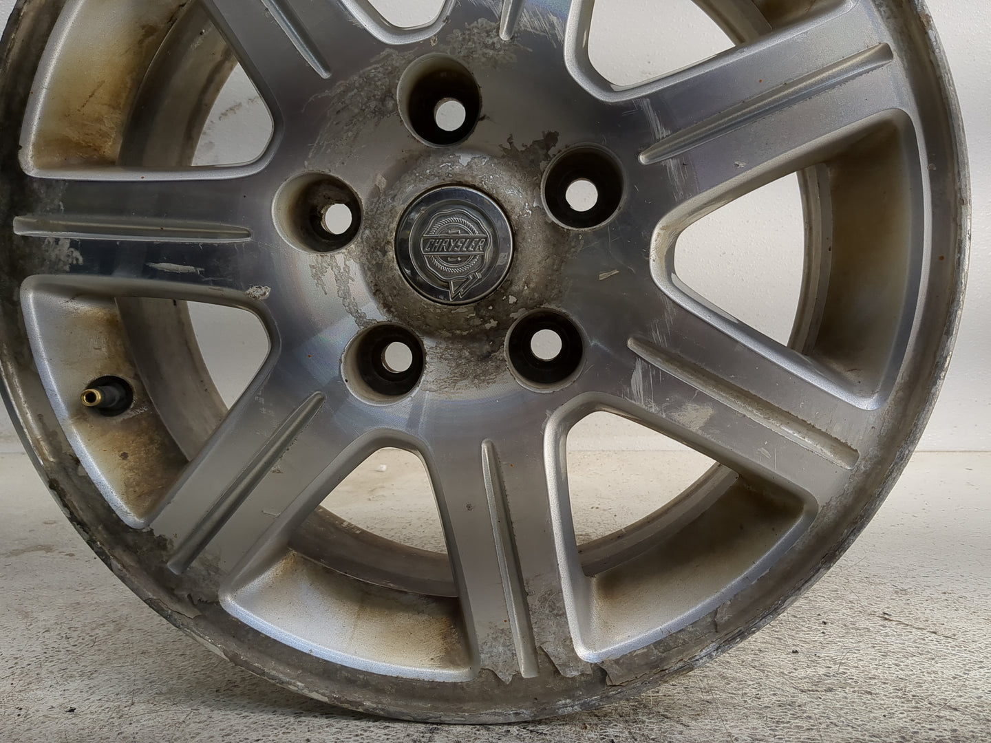 2008-2013 Chrysler Town & Country Oem Wheel Rim - Oemusedautoparts1.com