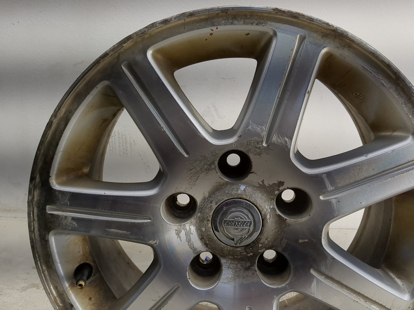 2008-2013 Chrysler Town & Country Oem Wheel Rim - Oemusedautoparts1.com