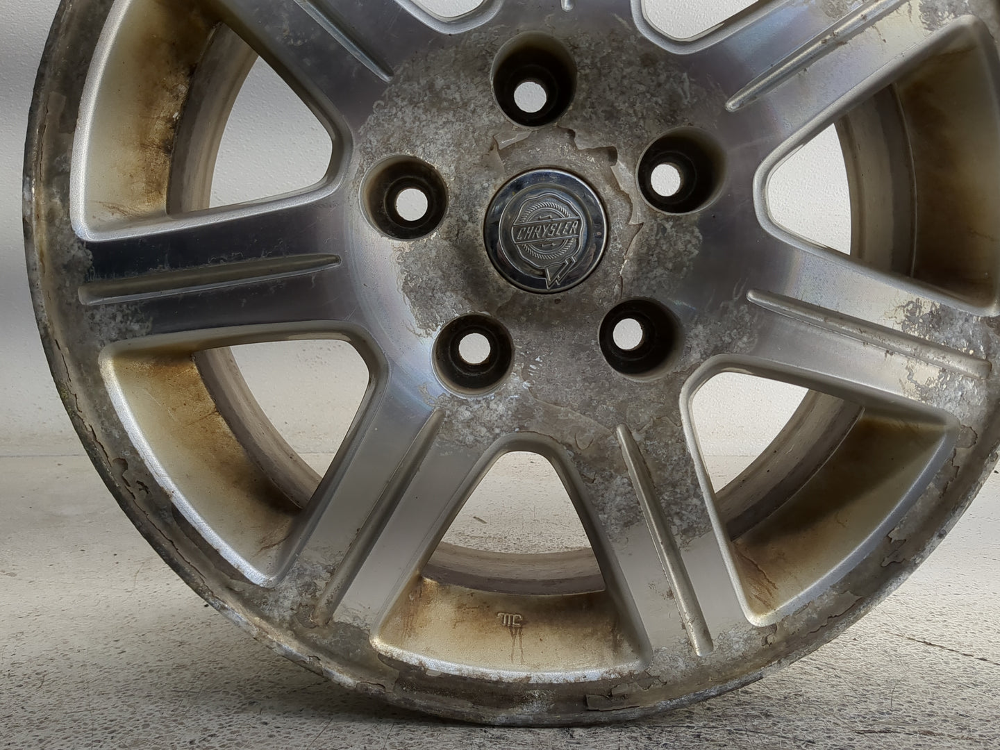 2008-2013 Chrysler Town & Country Oem Wheel Rim 1242048 - Oemusedautoparts1.com