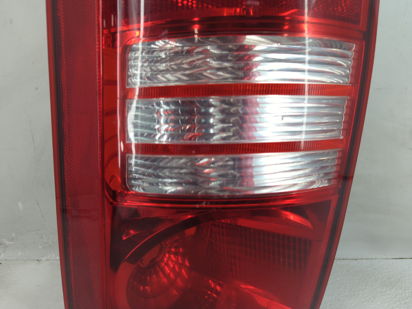 2008-2010 Chrysler Town & Country Tail Light Assembly Passenger Right OEM P/N:58622E Fits Fits 2008 2009 2010 OEM Used Auto 