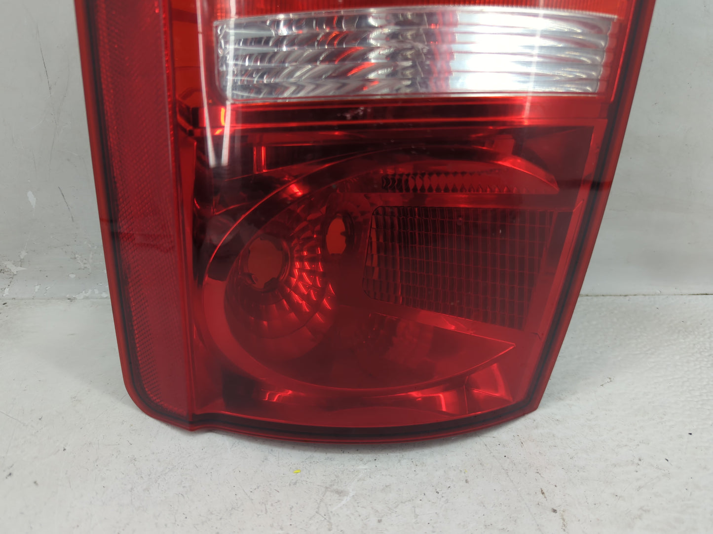 2008-2010 Chrysler Town & Country Tail Light Assembly Passenger Right OEM P/N:58622E Fits Fits 2008 2009 2010 OEM Used Auto 