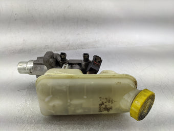 compare product 2008-2011 Chrysler Town & Country Brake Master Cylinder 1376686