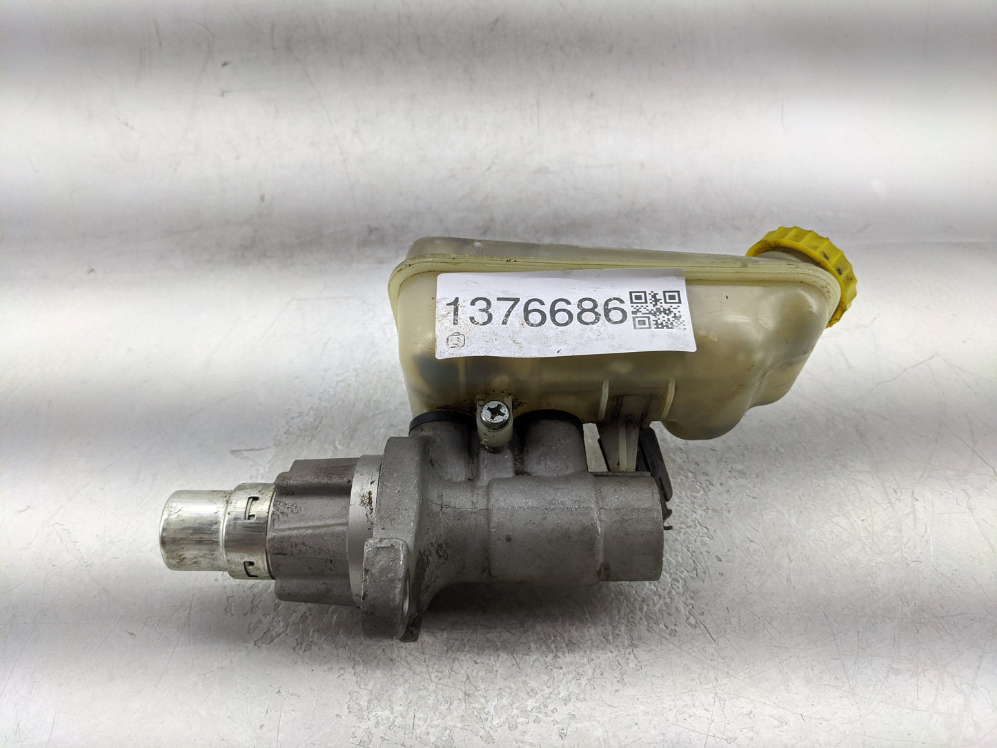 2008-2011 Chrysler Town & Country Brake Master Cylinder 1376686 - Oemusedautoparts1.com