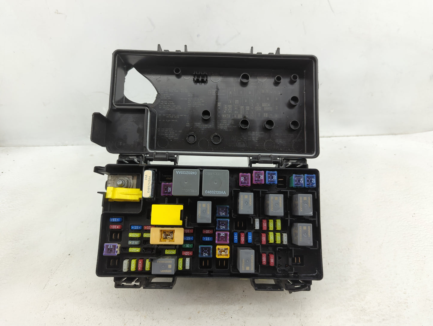 2008 Chrysler Town & Country Fusebox Fuse Box Relay Module R62337-001 - Oemusedautoparts1.com