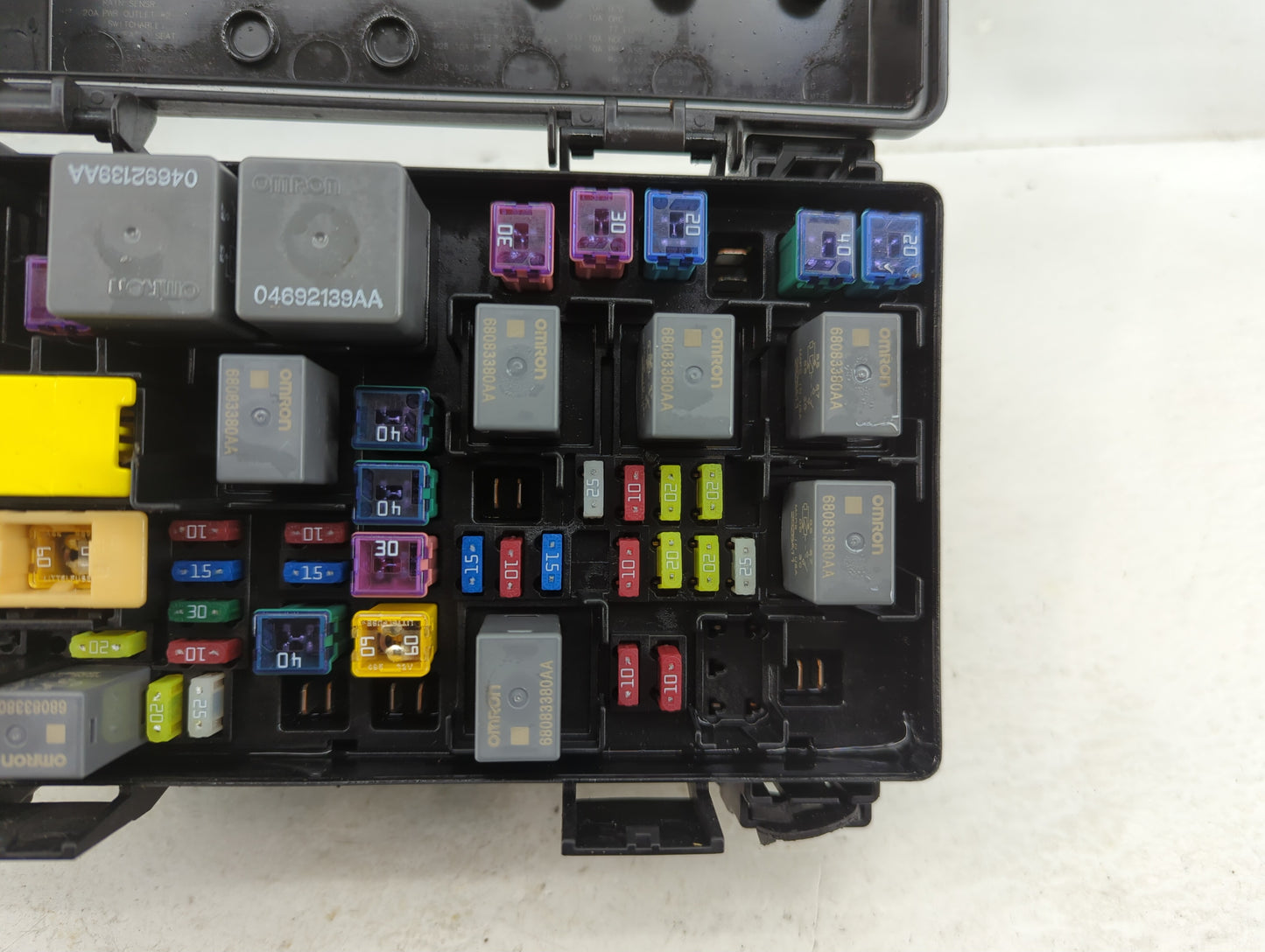 2008 Chrysler Town & Country Fusebox Fuse Box Relay Module R62337-001 - Oemusedautoparts1.com