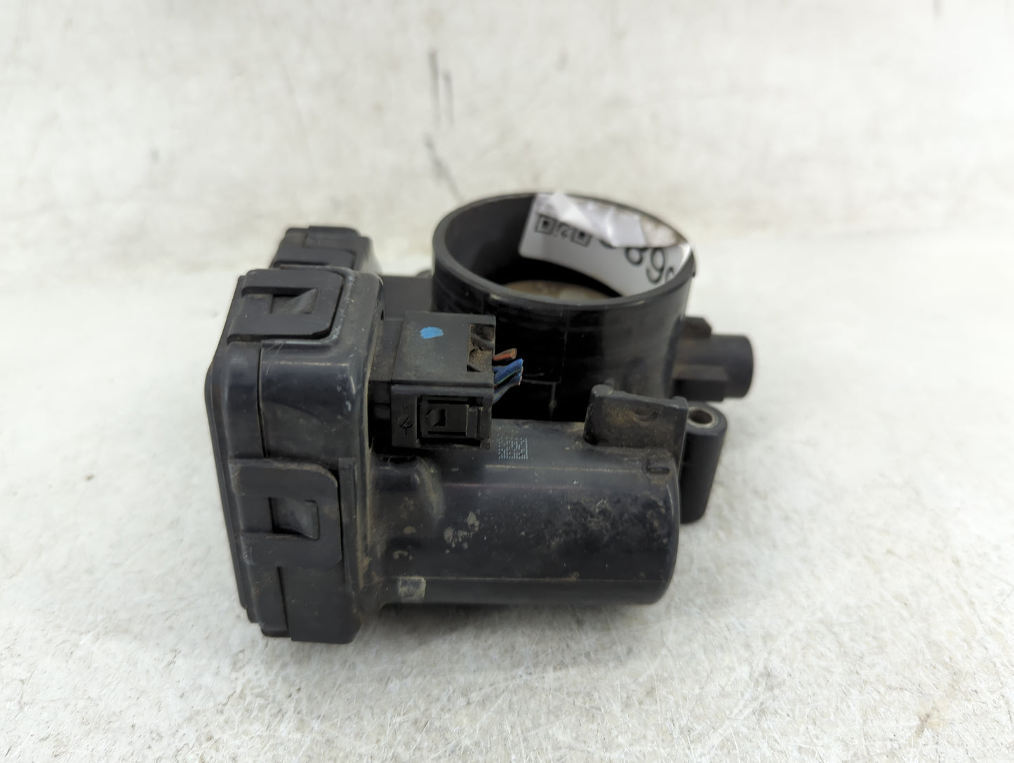 2008-2010 Chrysler Town & Country Throttle Body P/N:04593858AA Fits Fits 2008 2009 2010 2011 OEM Used Auto Parts - Oemusedau