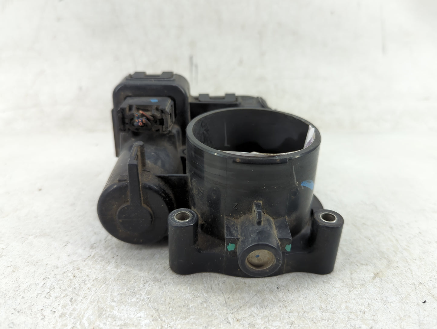 2008-2010 Chrysler Town & Country Throttle Body P/N:04593858AA Fits Fits 2008 2009 2010 2011 OEM Used Auto Parts - Oemusedau
