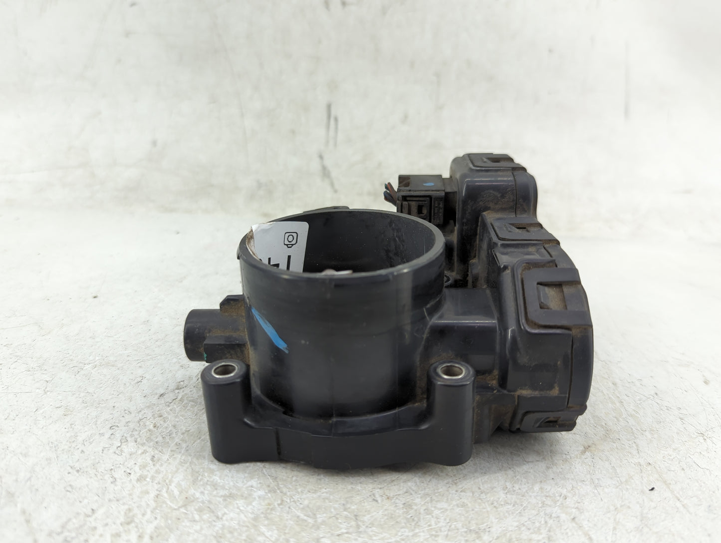 2008-2010 Chrysler Town & Country Throttle Body P/N:04593858AA Fits Fits 2008 2009 2010 2011 OEM Used Auto Parts - Oemusedau