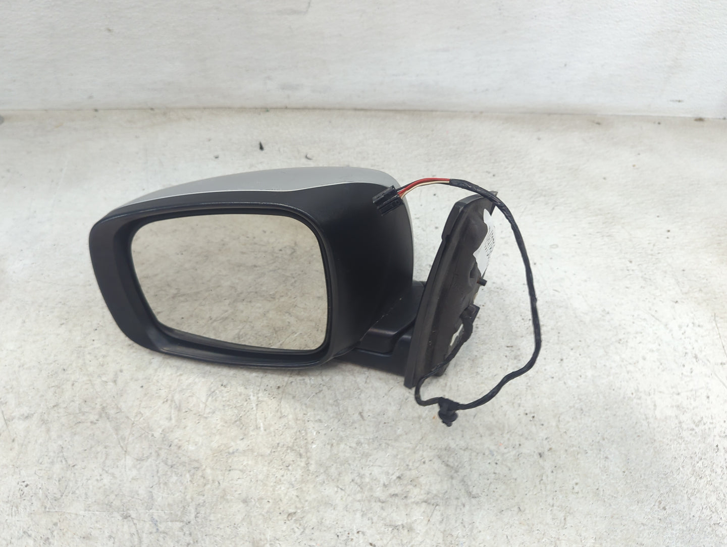 2008-2010 Chrysler Town & Country Driver Side View Mirror - Left Door Mirror OEM Used - Oemusedautoparts1.com