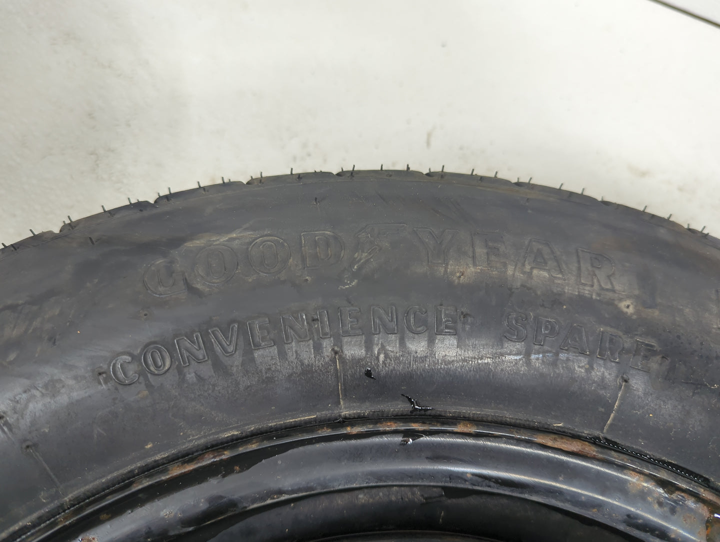 2008-2015 Chrysler Town & Country Spare Donut Tire Wheel Rim Oem 5036807 - Oemusedautoparts1.com