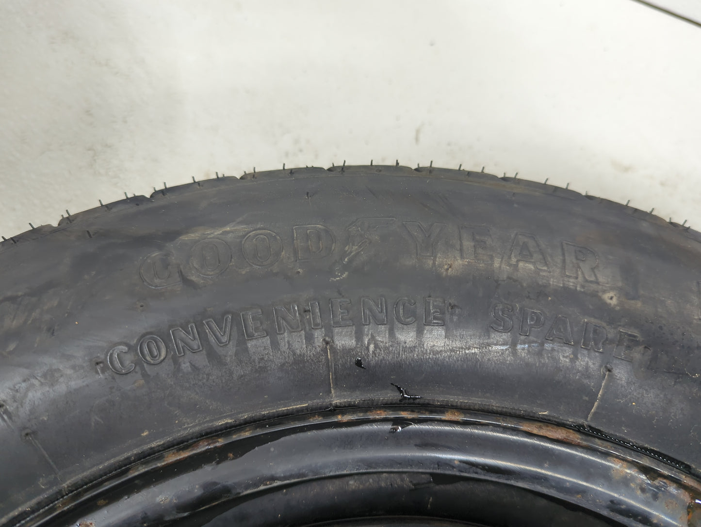 2008-2015 Chrysler Town & Country Spare Donut Tire Wheel Rim Oem 5036807 - Oemusedautoparts1.com