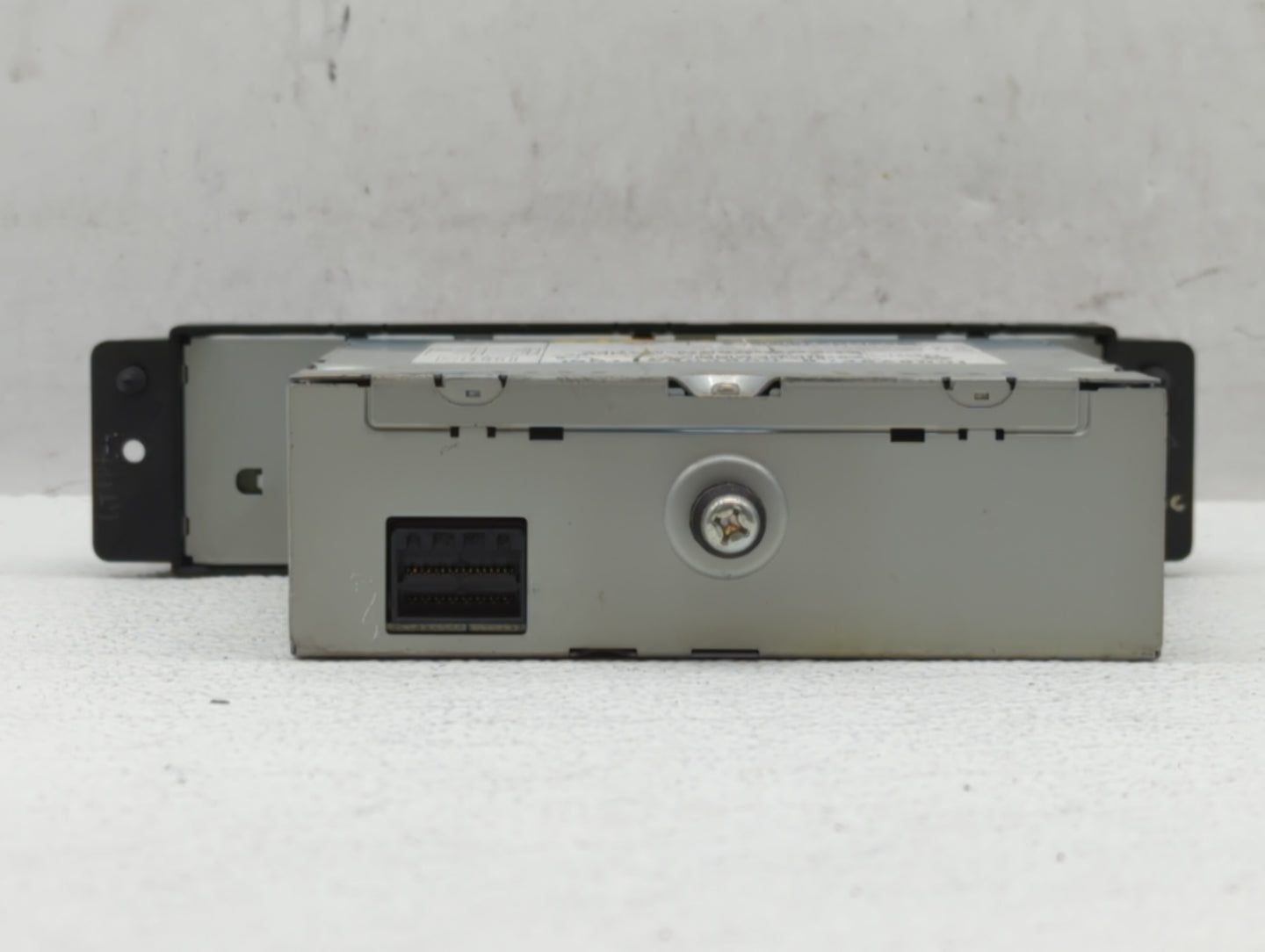 2008-2008 Chrysler Town & Country Am Fm Cd Player Radio Receiver - Oemusedautoparts1.com