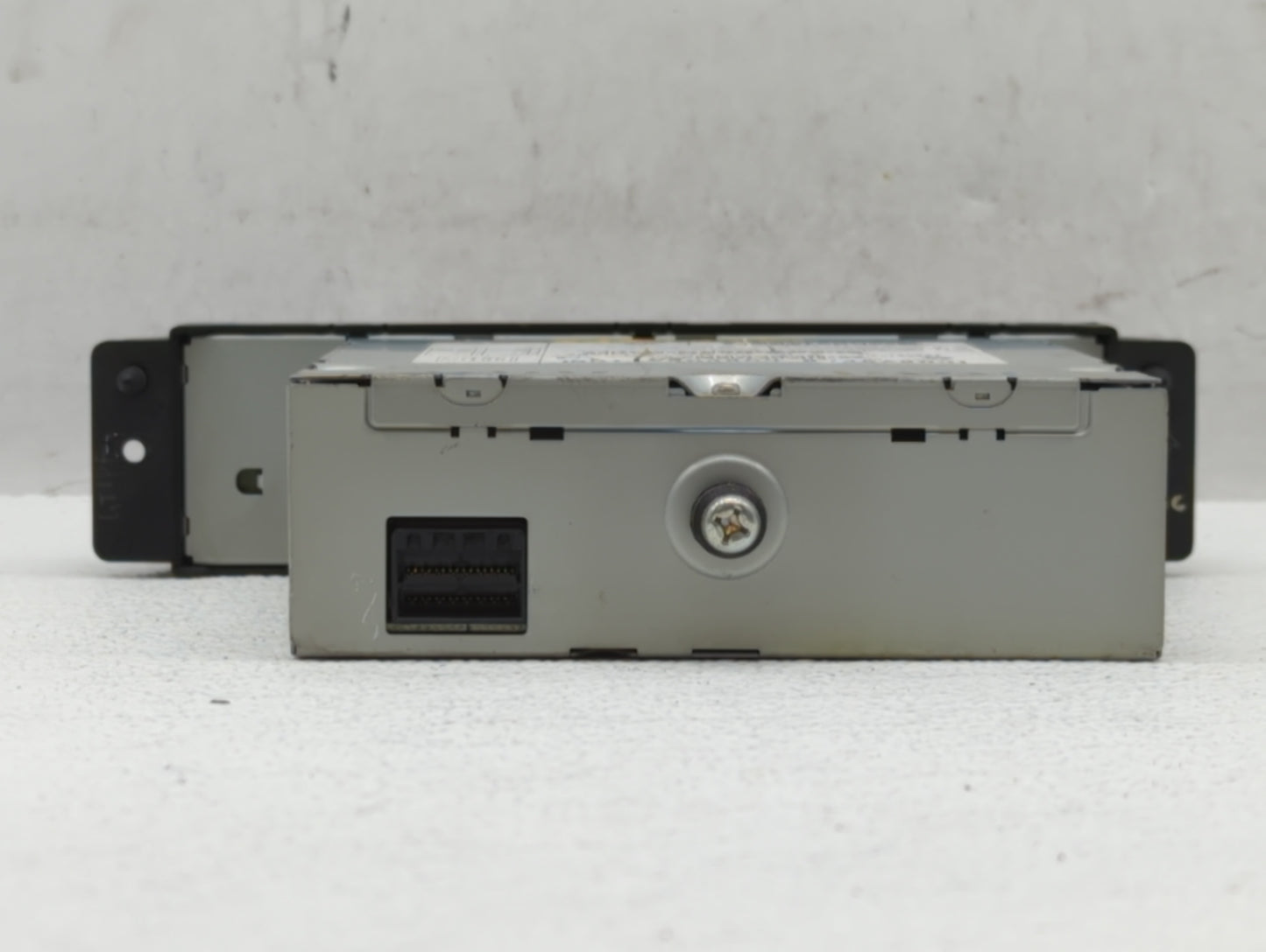 2008-2008 Chrysler Town & Country Am Fm Cd Player Radio Receiver - Oemusedautoparts1.com