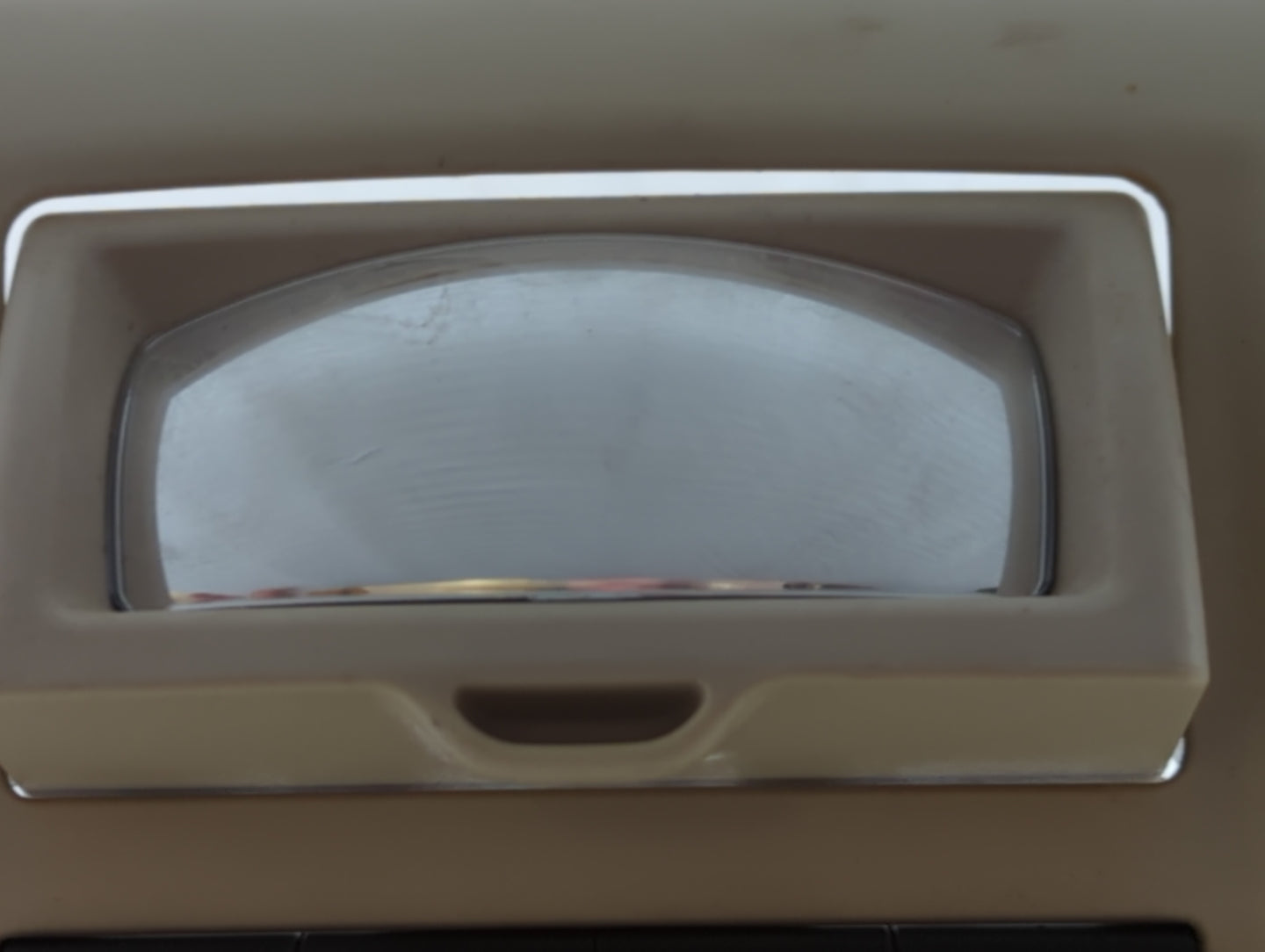 2008 Chrysler Town & Country Overhead Roof Console - Oemusedautoparts1.com
