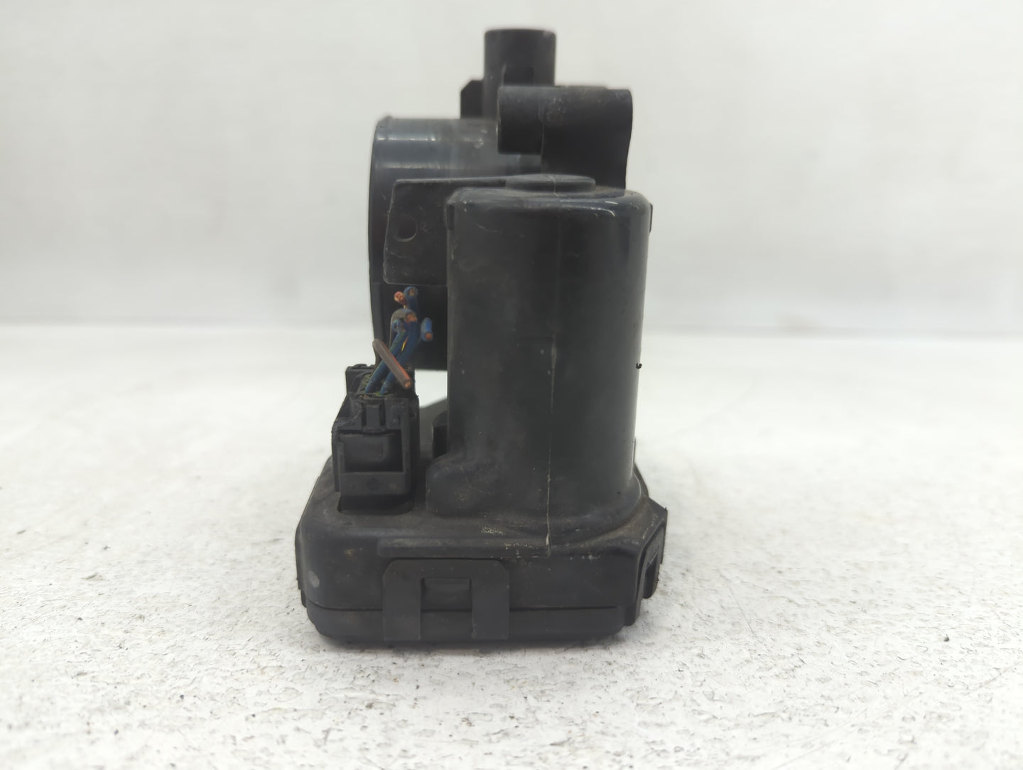 2008-2010 Chrysler Town & Country Throttle Body P/N:459-358AA Fits Fits 2008 2009 2010 2011 OEM Used Auto Parts - Oemusedaut