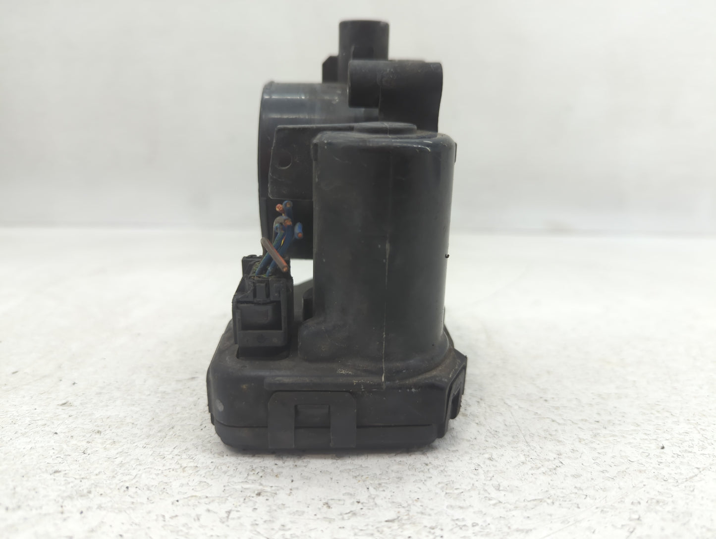 2008-2010 Chrysler Town & Country Throttle Body P/N:459-358AA Fits Fits 2008 2009 2010 2011 OEM Used Auto Parts - Oemusedaut