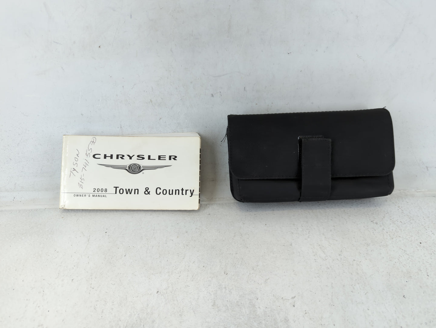 2008 Chrysler Town & Country Owners Manual Book Guide P/N:81-026-0817 OEM Used Auto Parts - Oemusedautoparts1.com