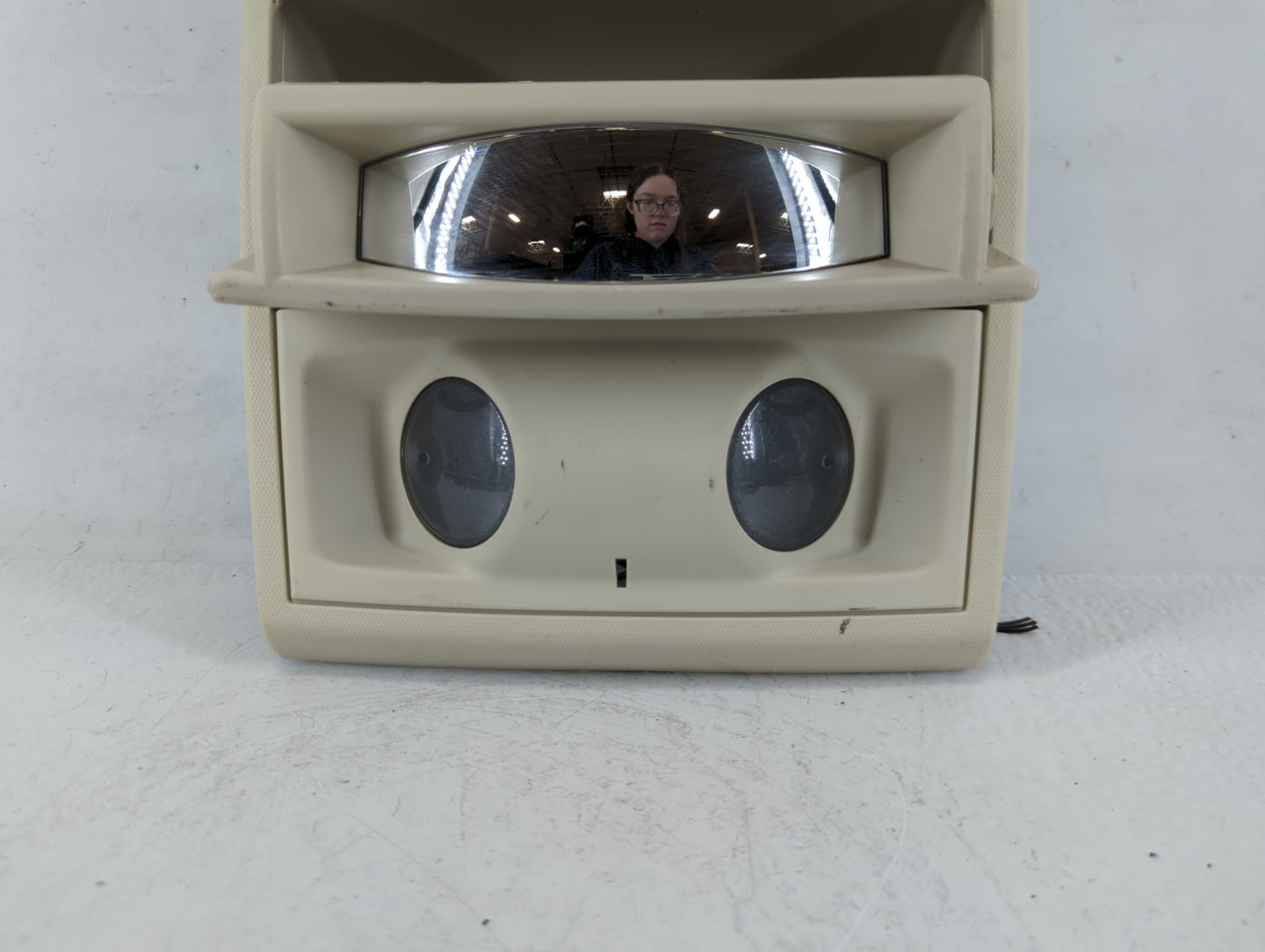 2008 Chrysler Town & Country Overhead Roof Console - Oemusedautoparts1.com