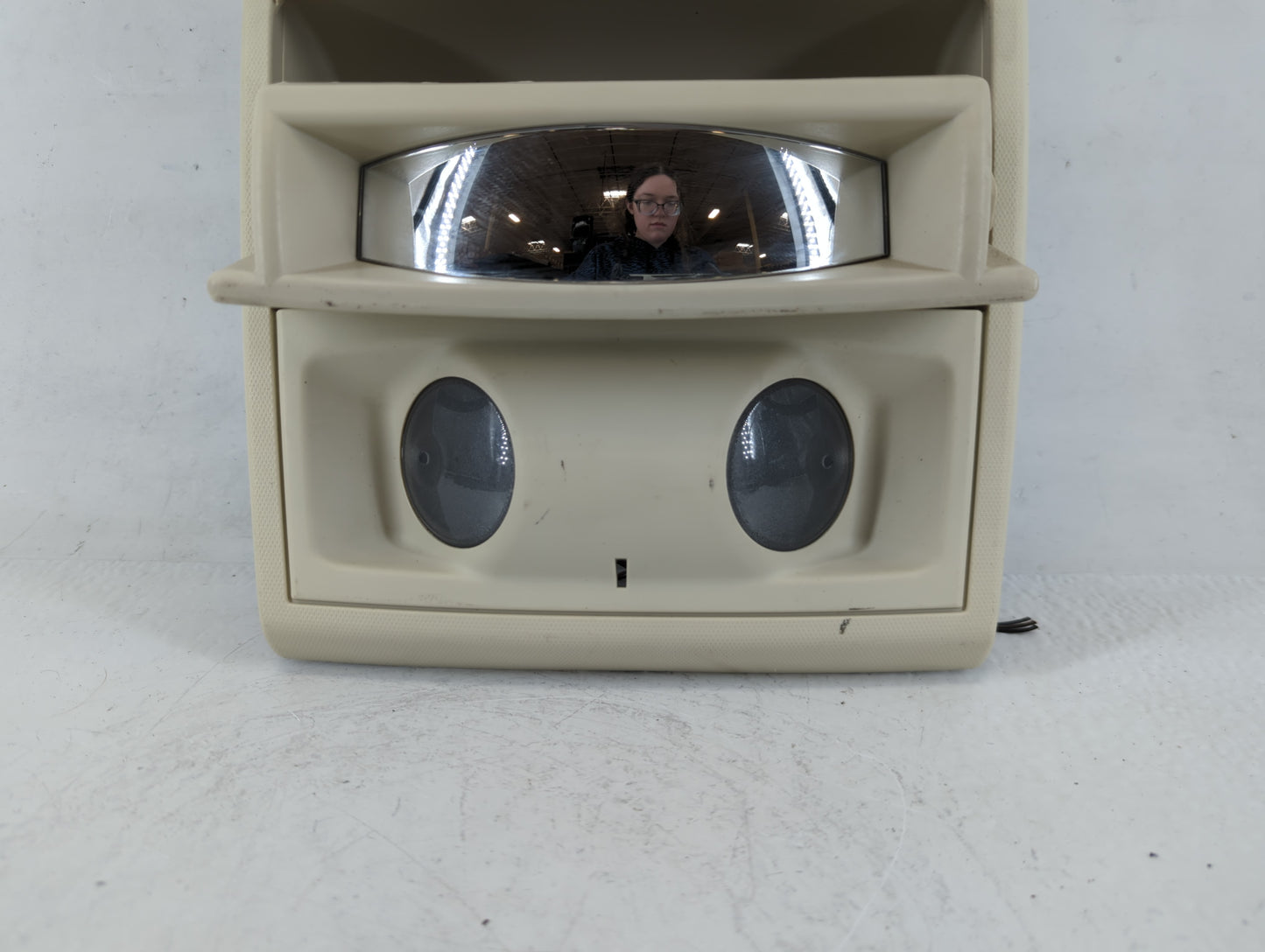 2008 Chrysler Town & Country Overhead Roof Console - Oemusedautoparts1.com