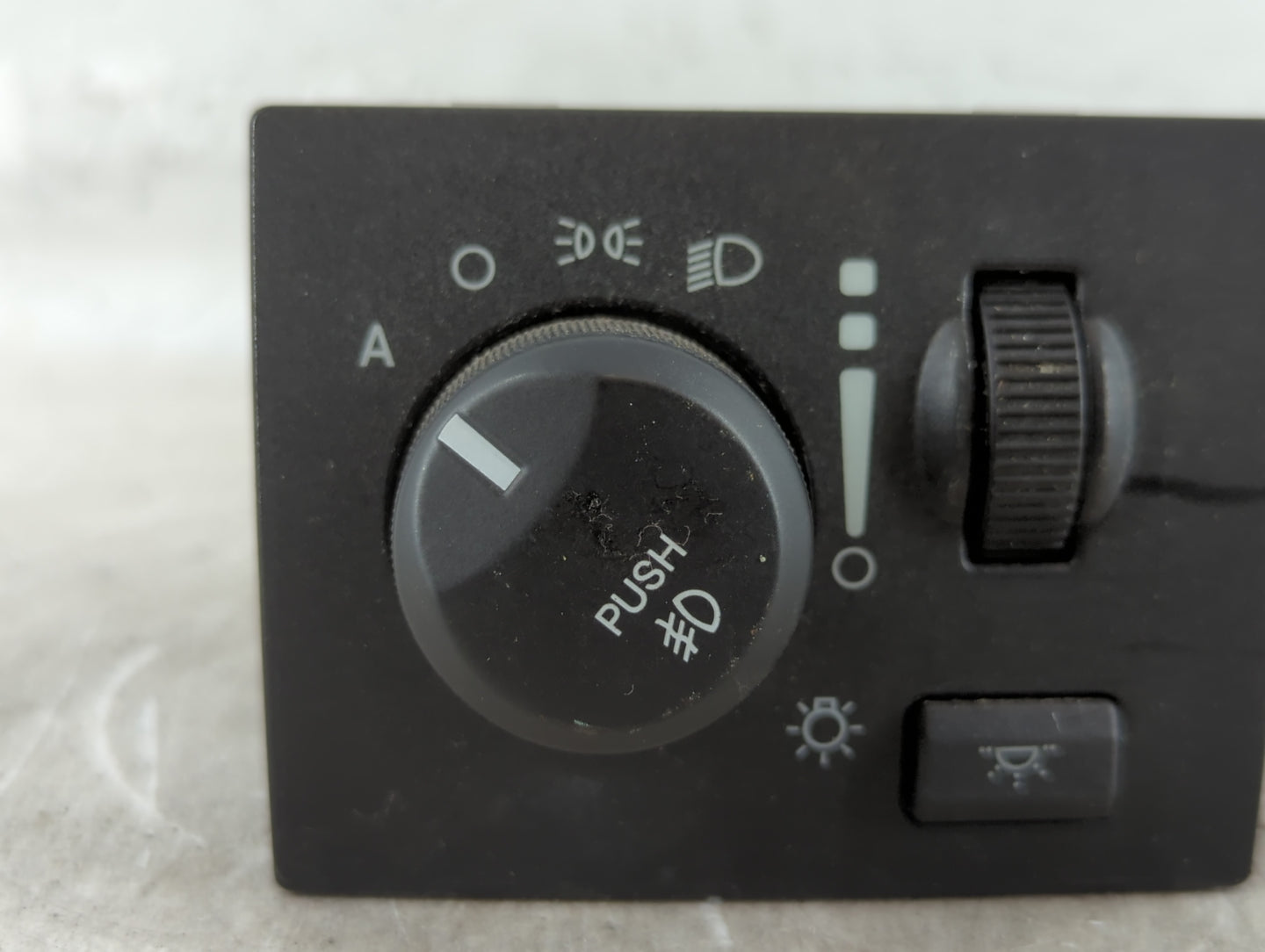 2008 Chrysler Town & Country Headlight Lamp Control Switch - Oemusedautoparts1.com