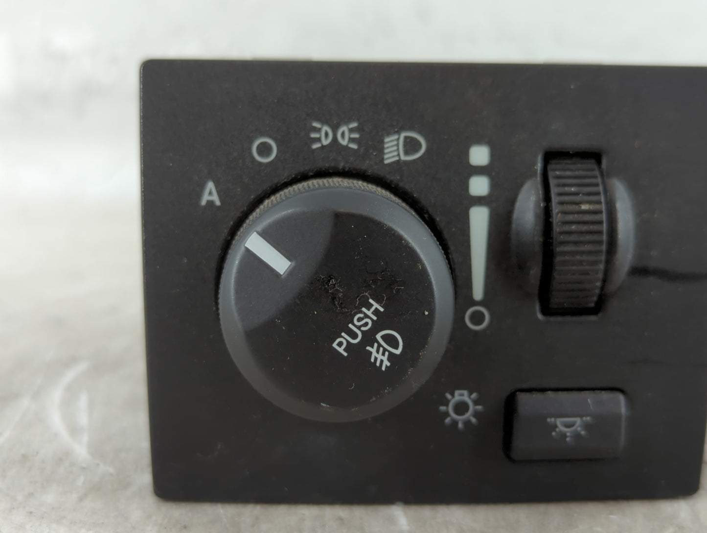 2008 Chrysler Town & Country Headlight Lamp Control Switch - Oemusedautoparts1.com