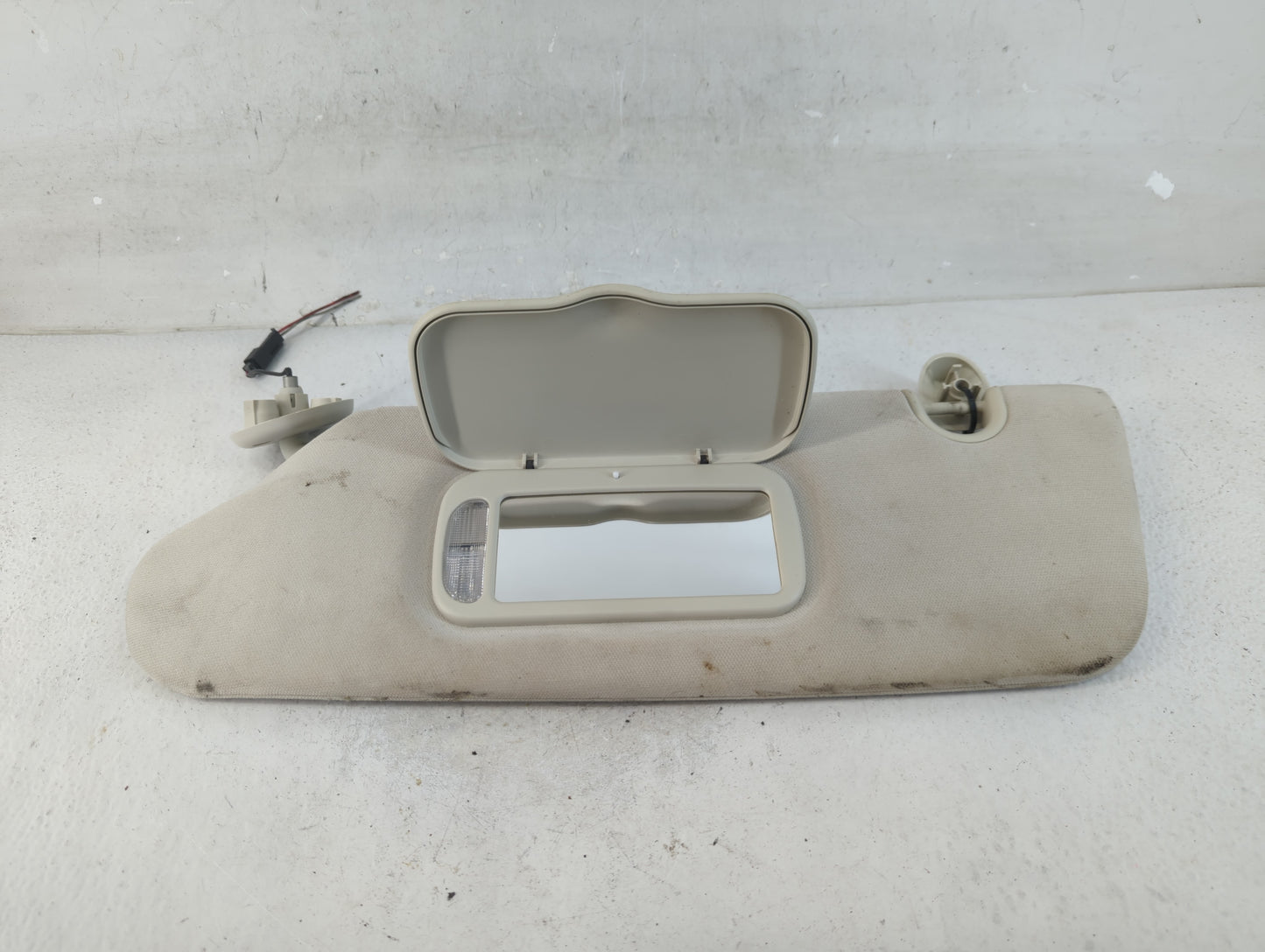 2008-2010 Chrysler Town & Country Sun Visor Shade Replacement Passenger Right Mirror Fits Fits 2008 2009 2010 OEM Used Auto 