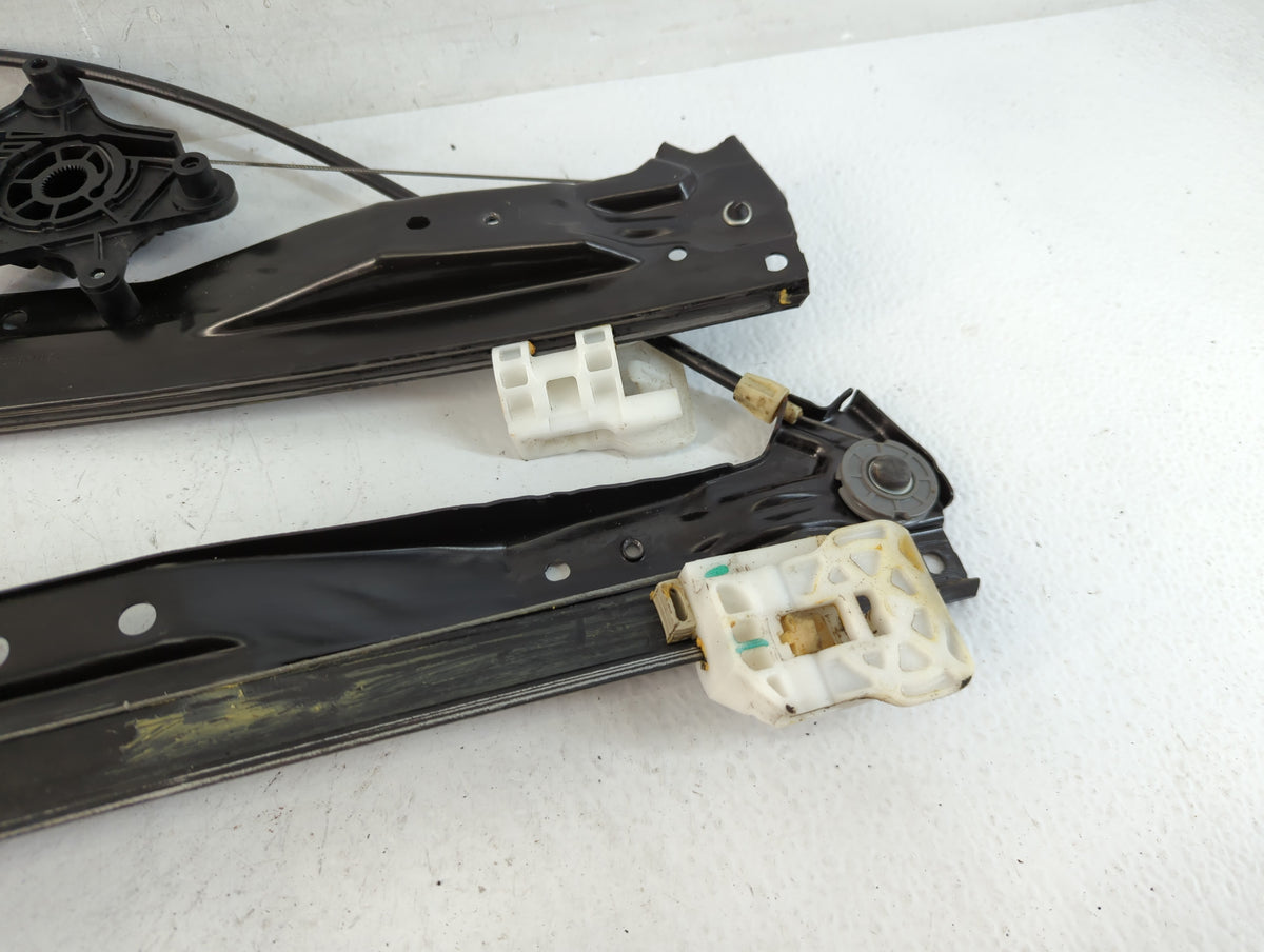 2008-2016 Chrysler Town & Country Used Window Regulator Passenger Front 815008 - Oemusedautoparts1.com