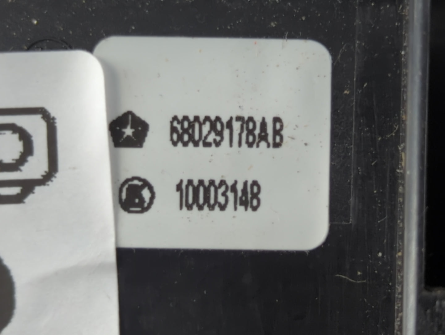 2008 Chrysler Town & Country Passenger Right Power Window Switch - Oemusedautoparts1.com