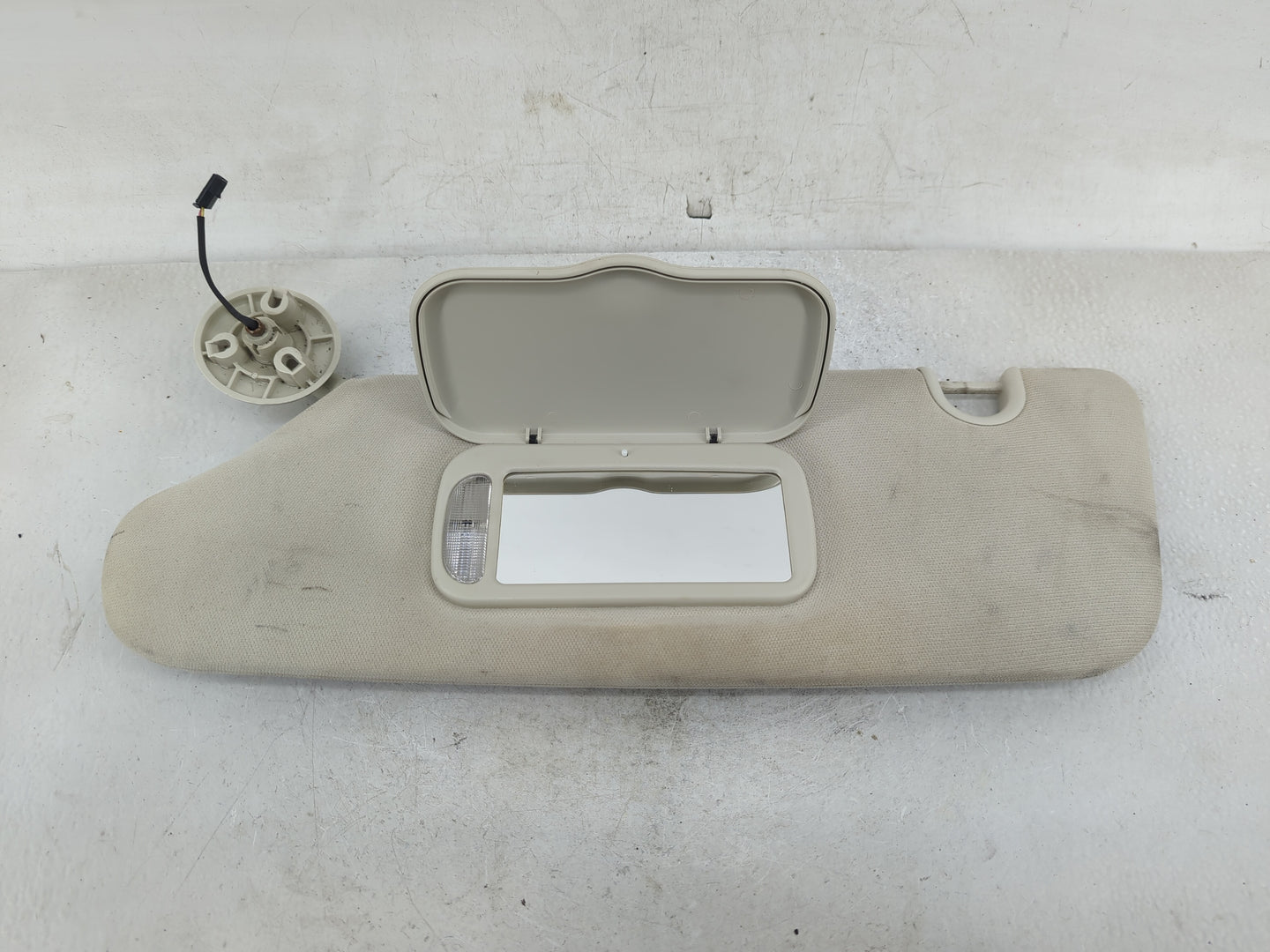 2008-2010 Chrysler Town & Country Sun Visor Shade Replacement Driver Left Mirror Fits Fits 2008 2009 2010 OEM Used Auto Part