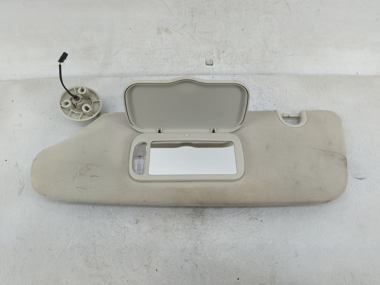 2008-2010 Chrysler Town & Country Sun Visor Shade Replacement Driver Left Mirror Fits Fits 2008 2009 2010 OEM Used Auto Part