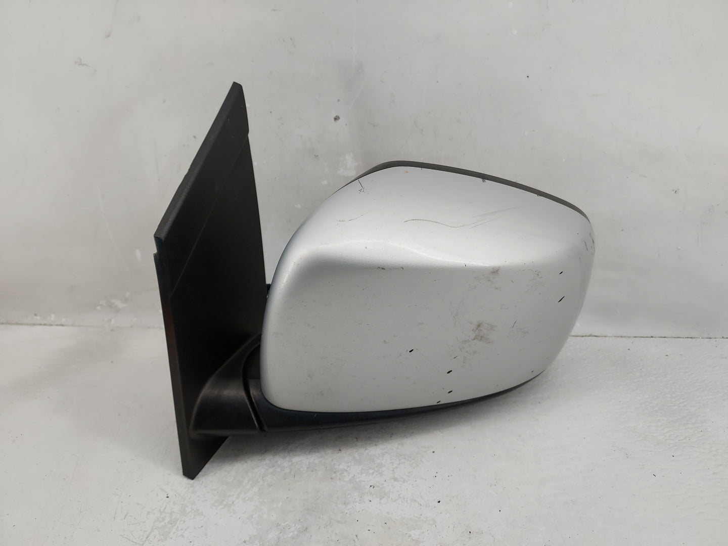 2008-2010 Chrysler Town & Country Driver Side View Mirror - Left Door Mirror OEM Used - Oemusedautoparts1.com