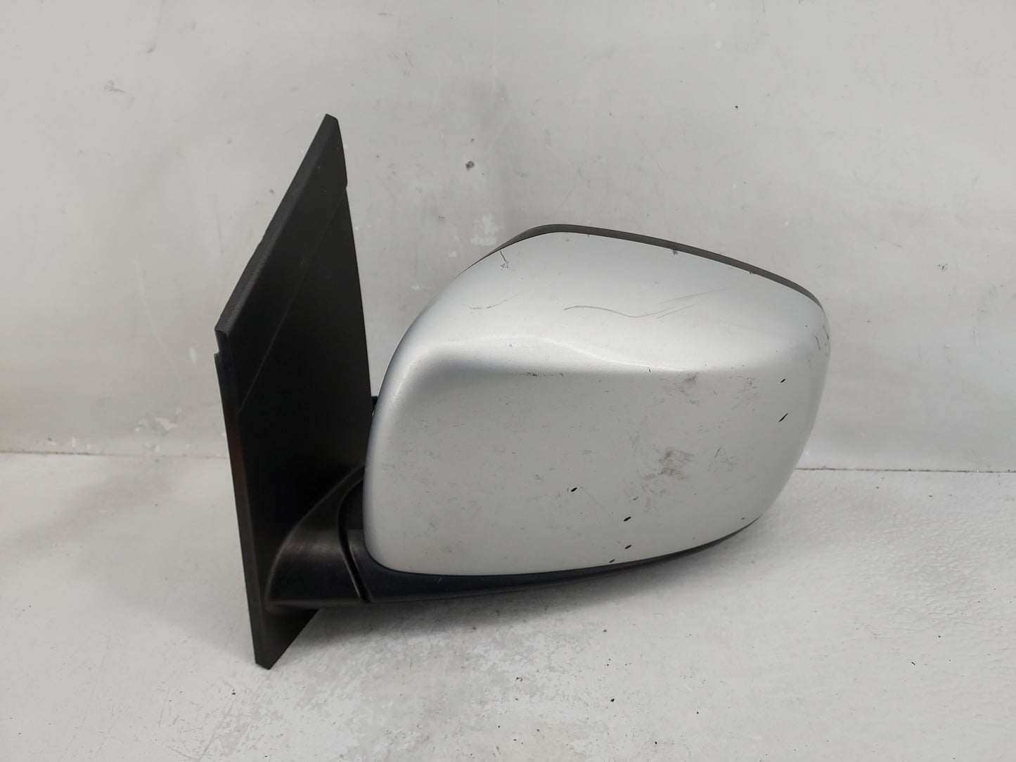 2008-2010 Chrysler Town & Country Driver Side View Mirror - Left Door Mirror OEM Used - Oemusedautoparts1.com