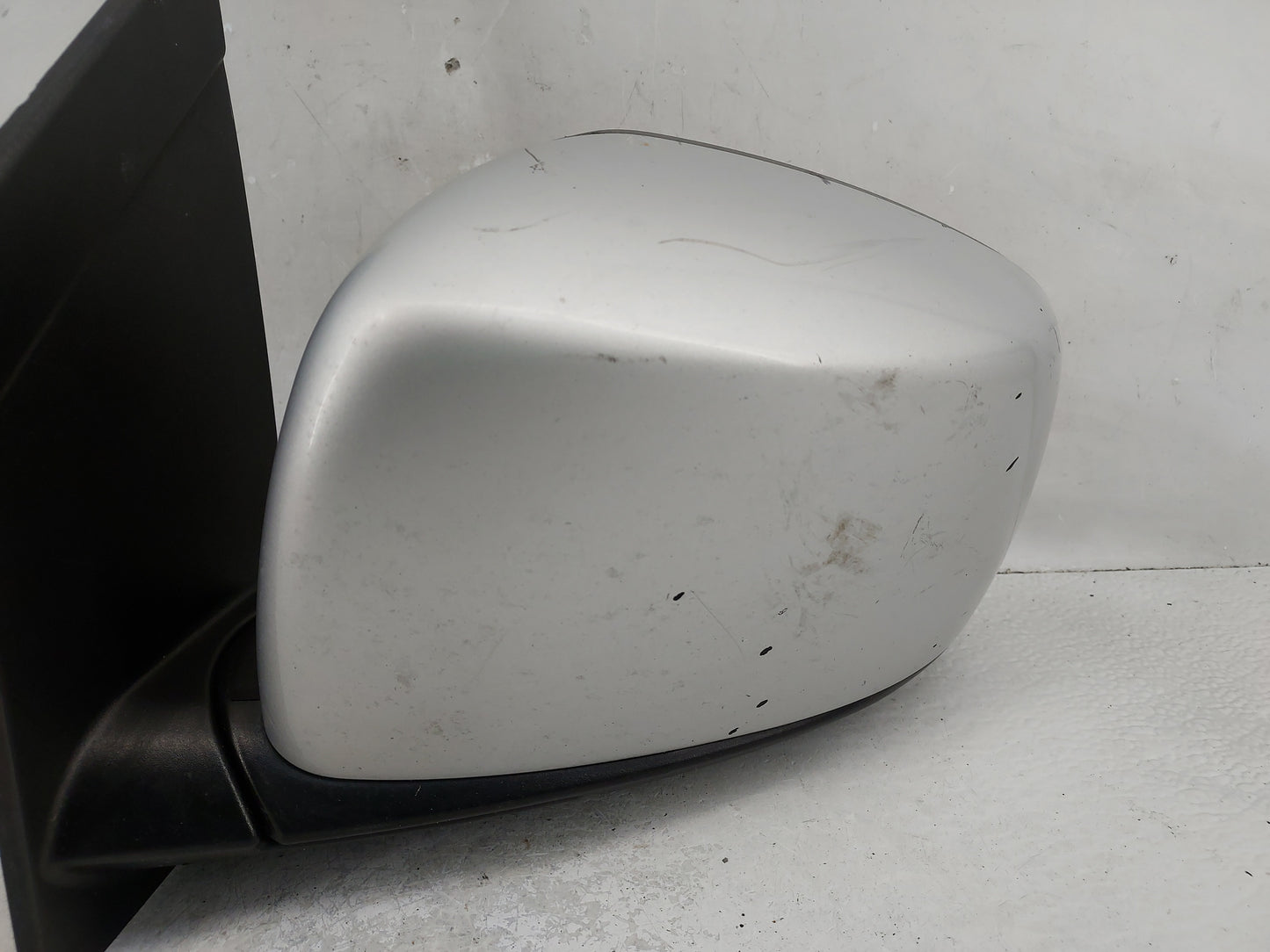 2008-2010 Chrysler Town & Country Driver Side View Mirror - Left Door Mirror OEM Used - Oemusedautoparts1.com