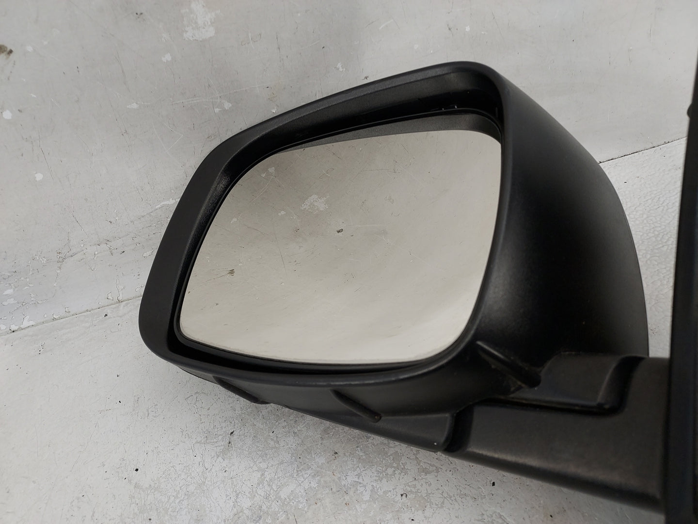 2008-2010 Chrysler Town & Country Driver Side View Mirror - Left Door Mirror OEM Used - Oemusedautoparts1.com