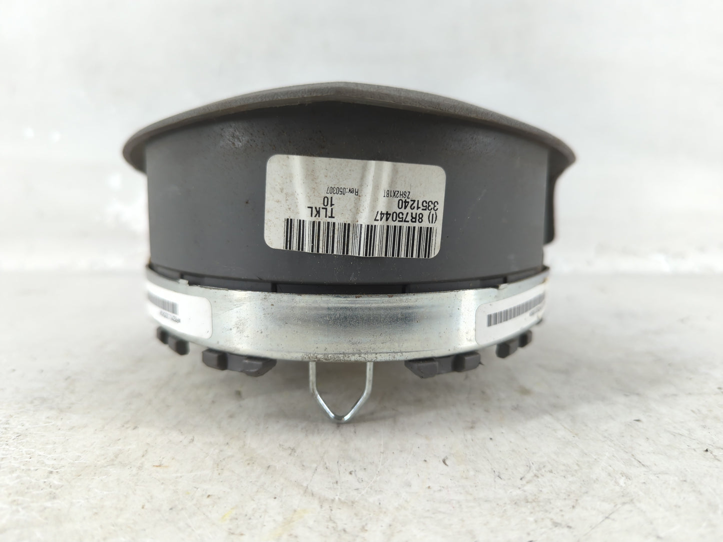 2008 Chrysler Town & Country Air Bag Driver Left Steering Wheel Mounted Fits OEM Used Auto Parts - Oemusedautoparts1.com