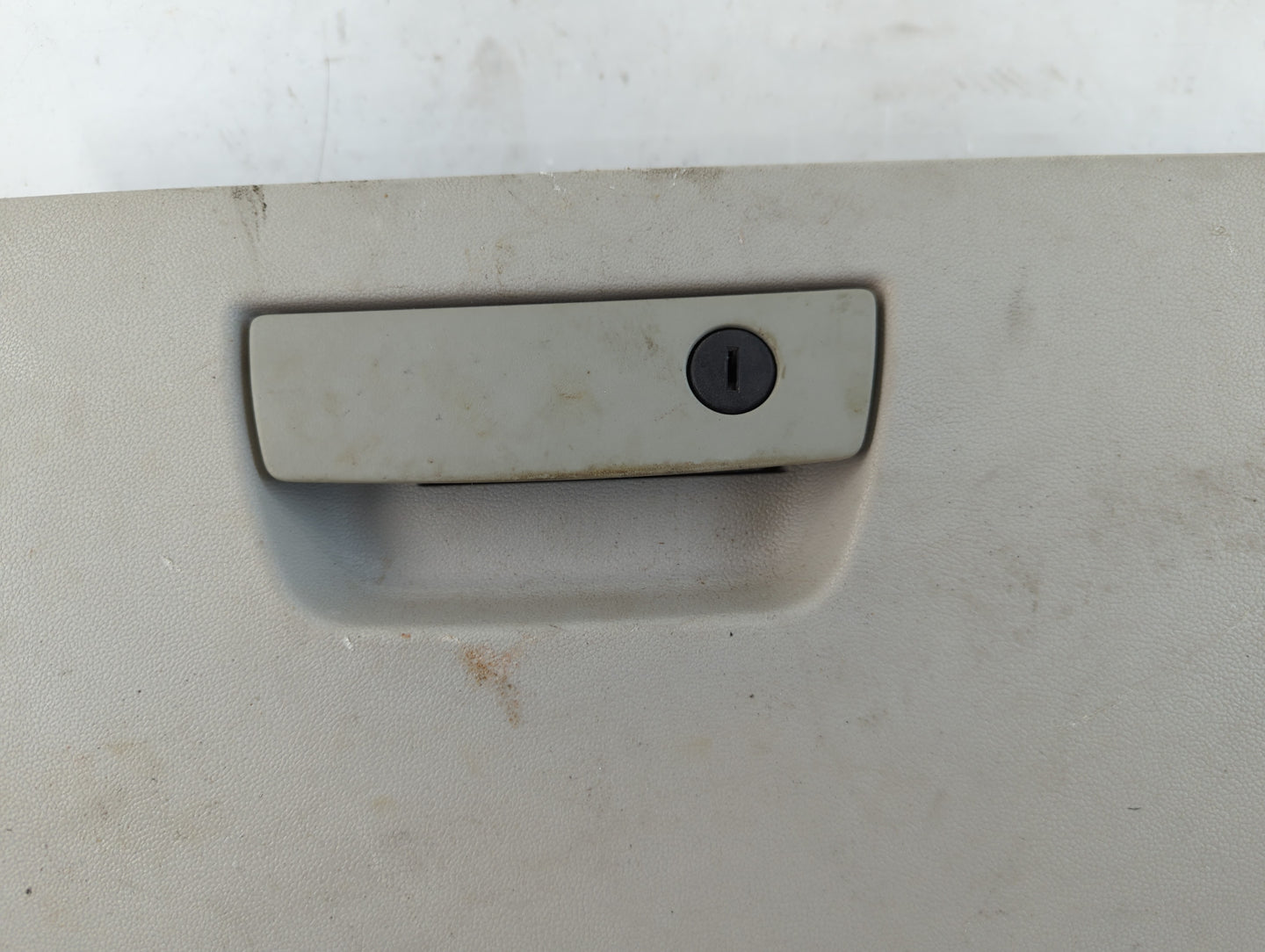 2008 Chrysler Town & Country Passenger Glove Box Door Storage Compartment 938361 - Oemusedautoparts1.com