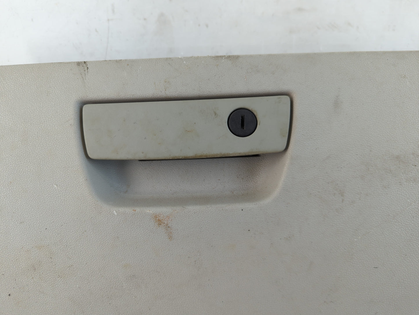 2008 Chrysler Town & Country Passenger Glove Box Door Storage Compartment 938361 - Oemusedautoparts1.com