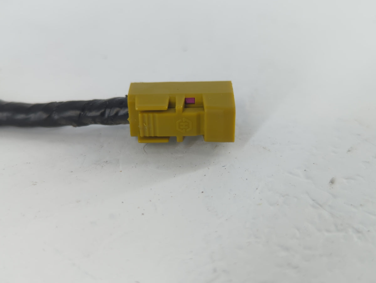 2008 Chrysler Town & Country Radio Antenna Mast 938668 - Oemusedautoparts1.com