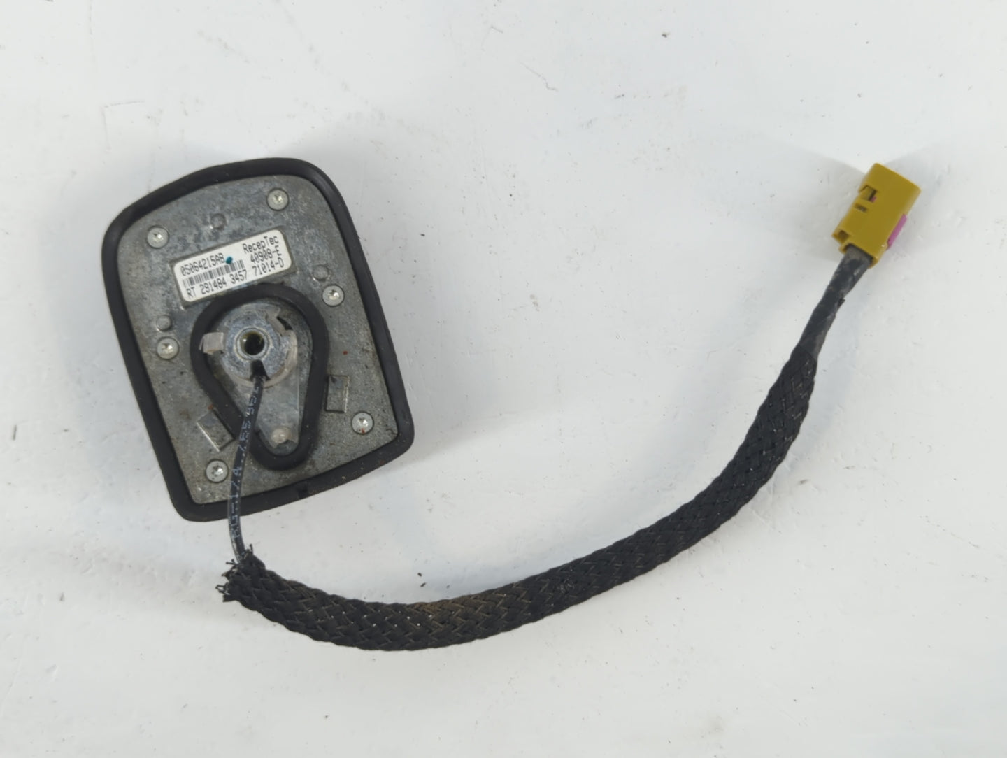 2008 Chrysler Town & Country Radio Antenna Mast 938668 - Oemusedautoparts1.com