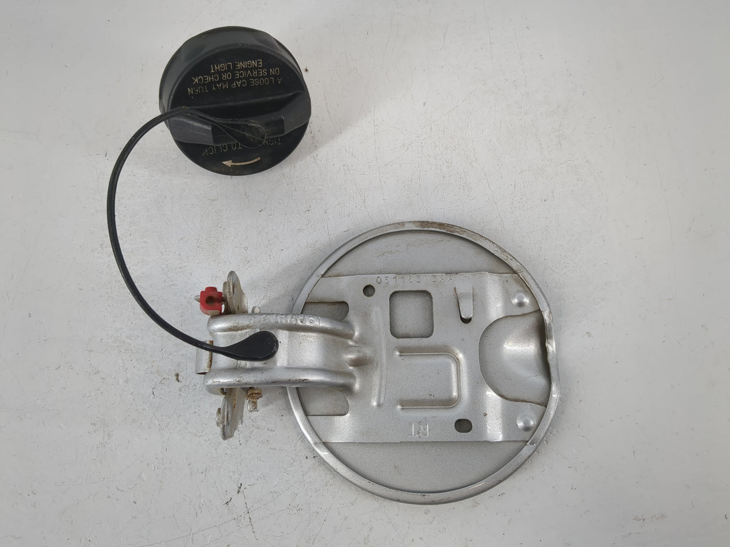 2008 Chrysler Town & Country Fuel Tank Door Lid Gas Tank Silver - Oemusedautoparts1.com