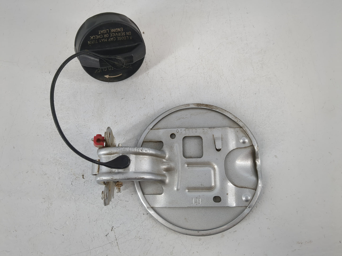 2008 Chrysler Town & Country Fuel Tank Door Lid Gas Tank Silver - Oemusedautoparts1.com