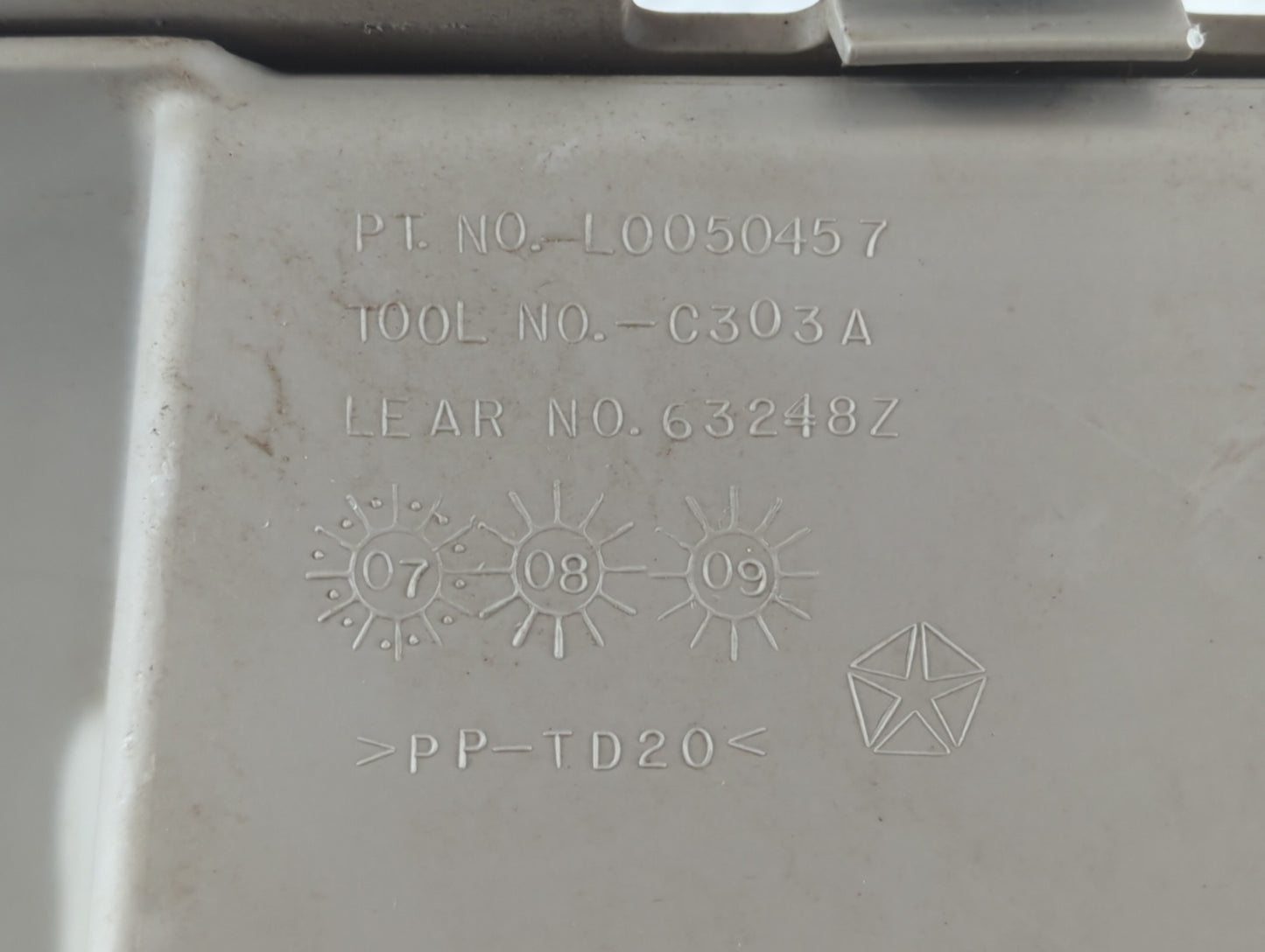 2008 Chrysler Town & Country Passenger Glove Box Door Storage Compartment - Oemusedautoparts1.com