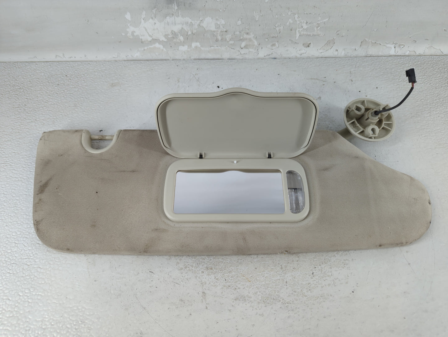 2008-2010 Chrysler Town & Country Sun Visor Shade Replacement Driver Left Mirror Fits Fits 2008 2009 2010 OEM Used Auto Part